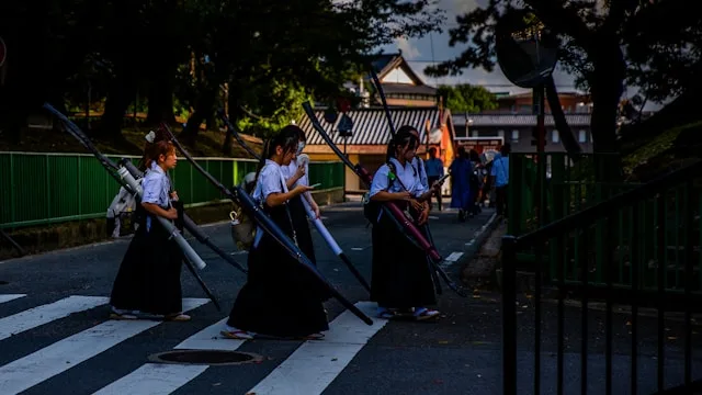 Japonijoje mokiniai valo savo mokyklas. Ko jie iš tikrųjų mokosi?